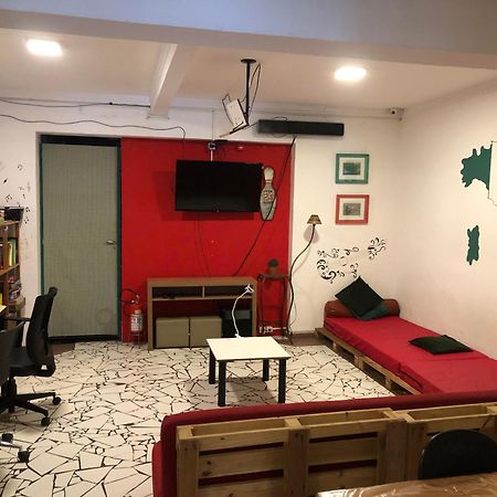 Hostel Calabria Na Vila Madalena Junto A Alegria Da Vila Сан-Паулу Екстер'єр фото
