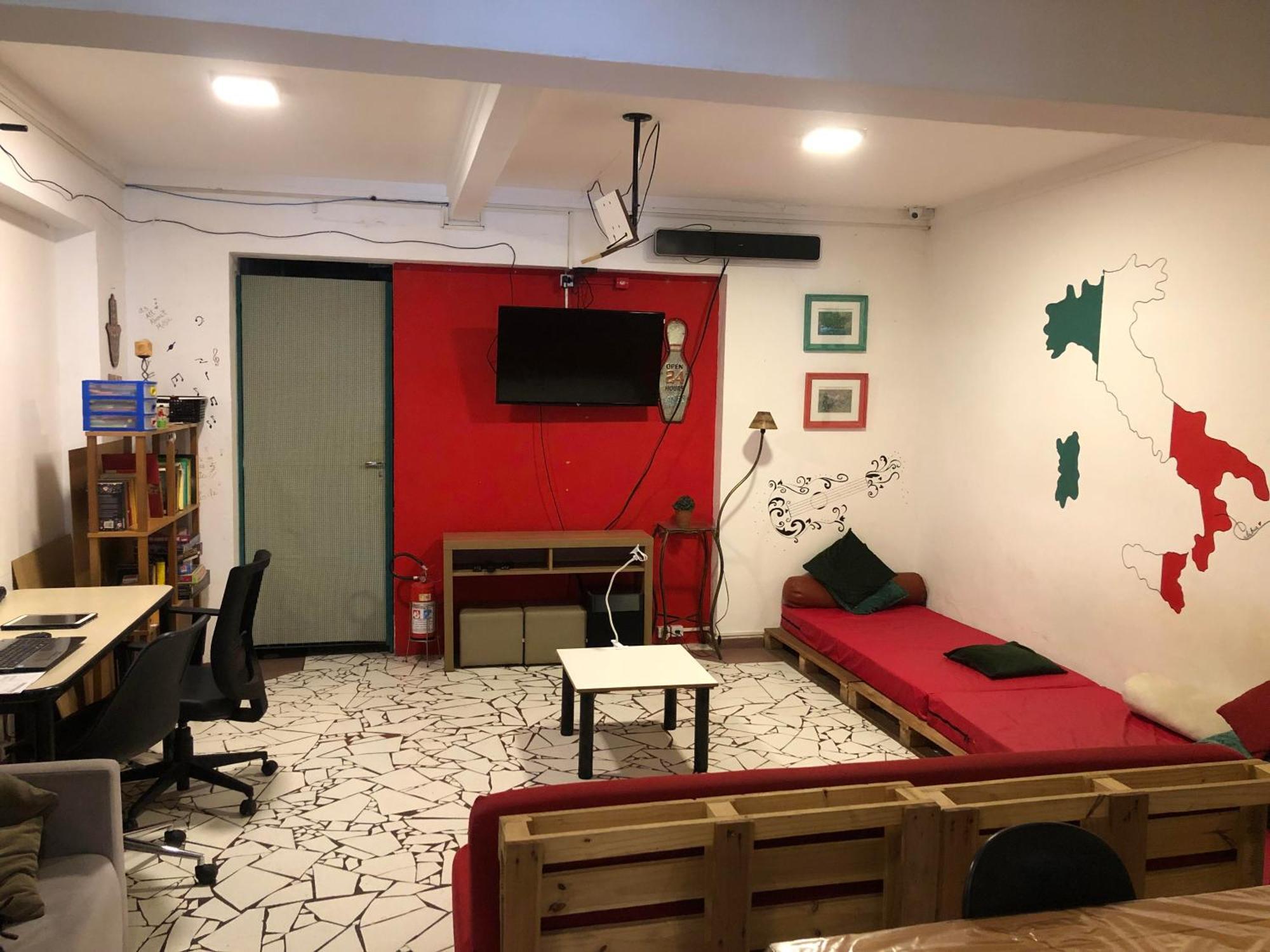 Hostel Calabria Na Vila Madalena Junto A Alegria Da Vila Сан-Паулу Екстер'єр фото