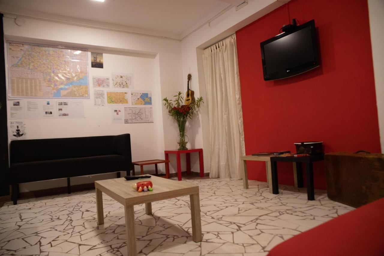 Hostel Calabria Na Vila Madalena Junto A Alegria Da Vila Сан-Паулу Екстер'єр фото