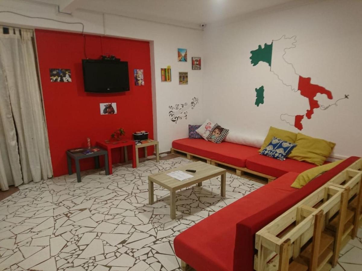 Hostel Calabria Na Vila Madalena Junto A Alegria Da Vila Сан-Паулу Екстер'єр фото