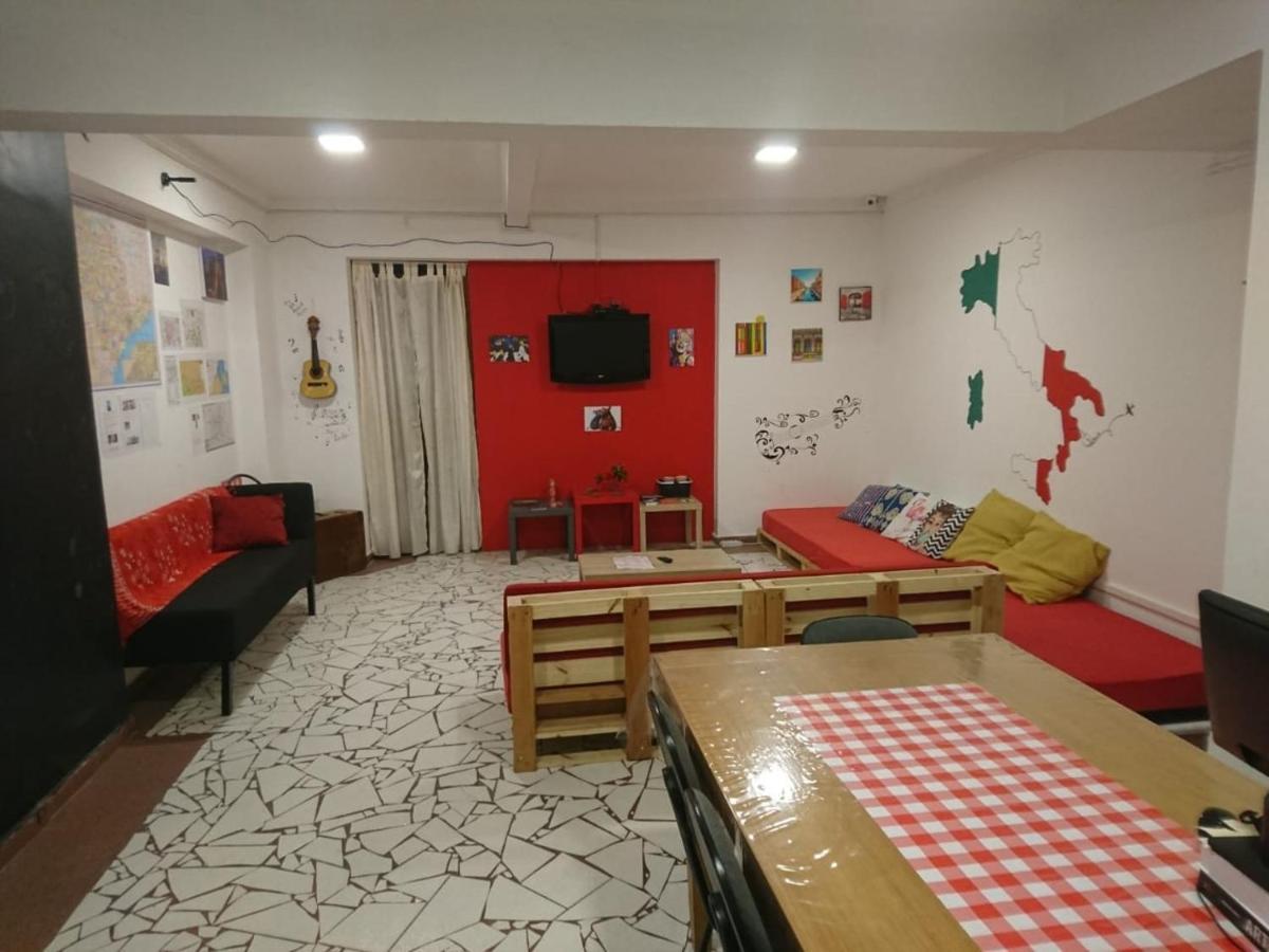 Hostel Calabria Na Vila Madalena Junto A Alegria Da Vila Сан-Паулу Екстер'єр фото