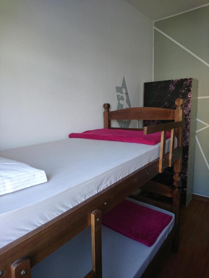 Hostel Calabria Na Vila Madalena Junto A Alegria Da Vila Сан-Паулу Екстер'єр фото